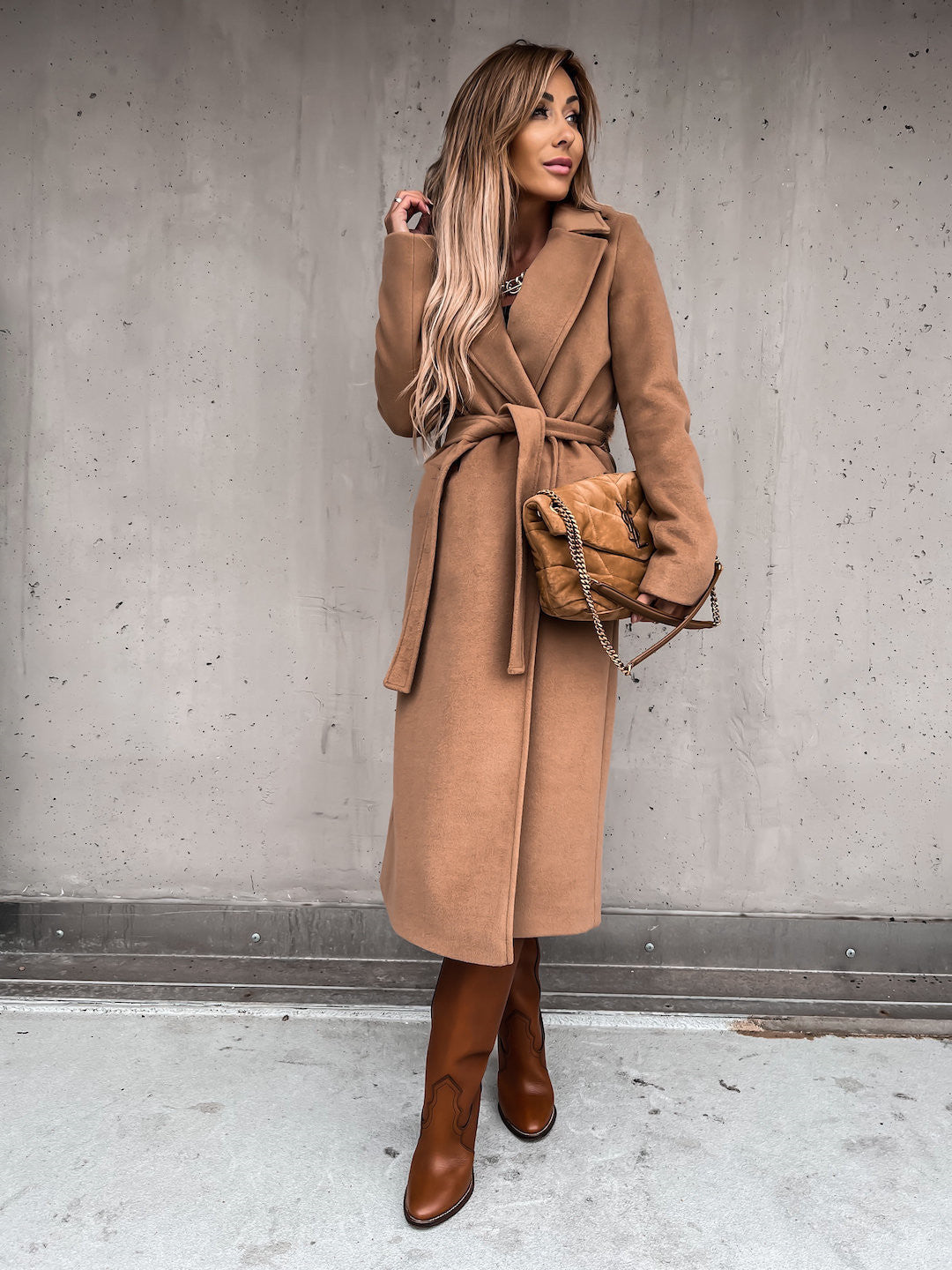 Manteau long en laine pour femmes, col en V avec laçage – style simple et élégant