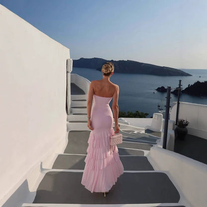 Robe fendue en patchwork, coupe ajustée et plissée, enveloppante sur la poitrine