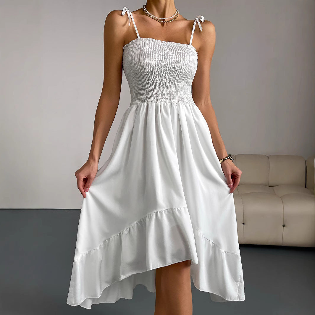 Robe longue blanche à bretelles, plissée et irrégulière, sans manches