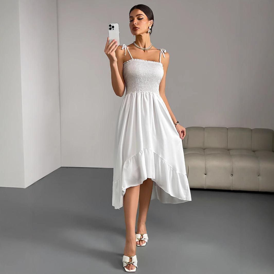 Robe longue blanche à bretelles, plissée et irrégulière, sans manches