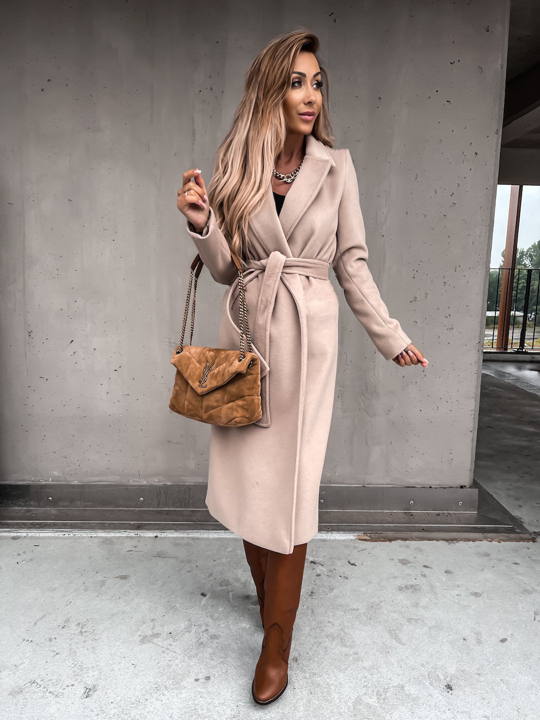 Manteau long en laine pour femmes, col en V avec laçage – style simple et élégant